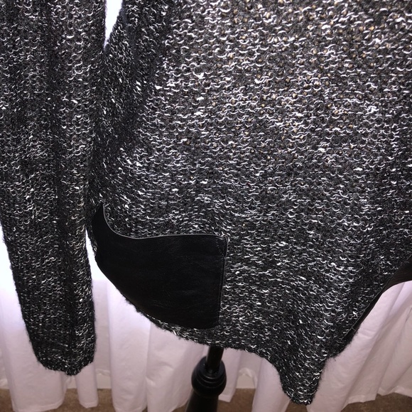 ♥️ Sweater - Picture 2 of 3